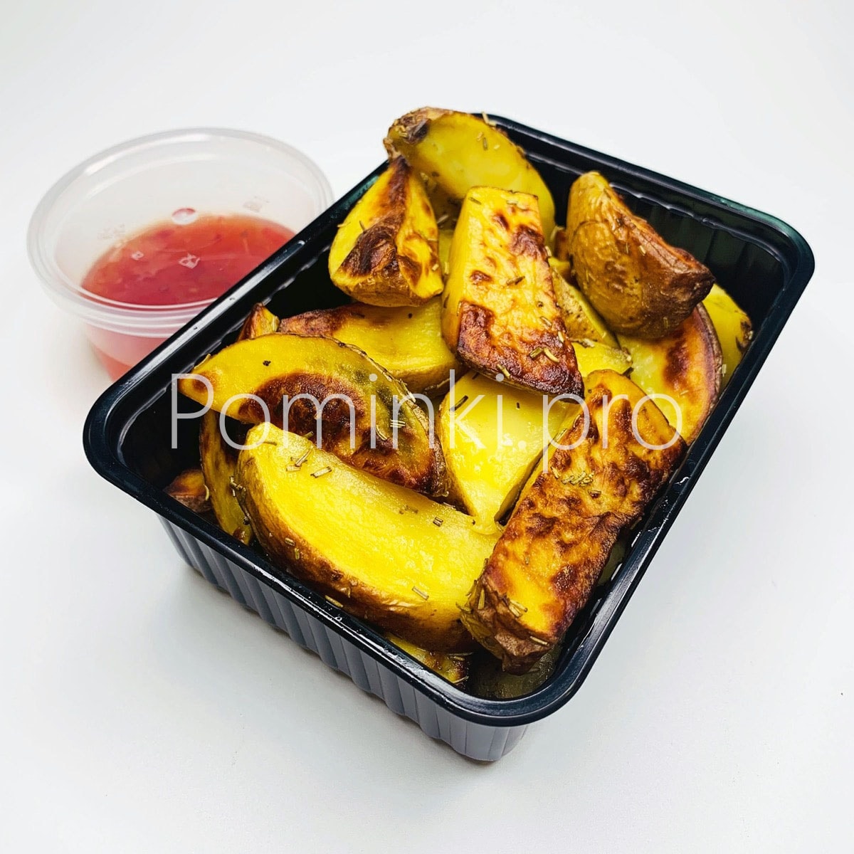 Картофель запеченный с розмарином с томатным соусом